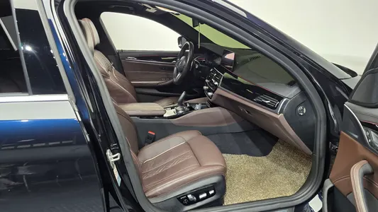 BMW 5 Series (G30) 530i xDrive M 2019 26