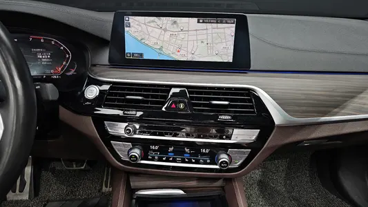 BMW 5 Series (G30) 530i M 2019 14