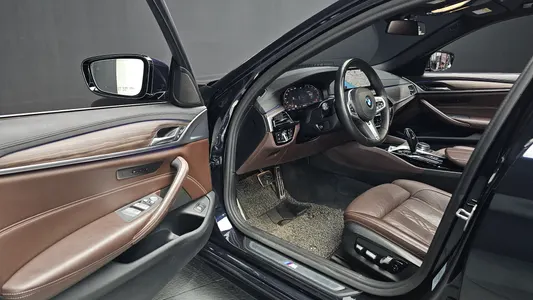 BMW 5 Series (G30) 530i M 2019 10
