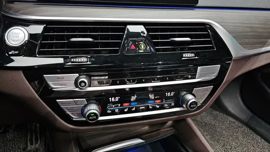 BMW 5 Series (G30) 530i M 2019 17