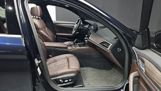 BMW 5 Series (G30) 530i M 2019 26