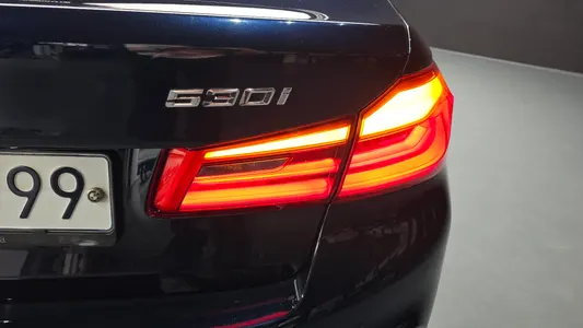 BMW 5 Series (G30) 530i M 2019 23