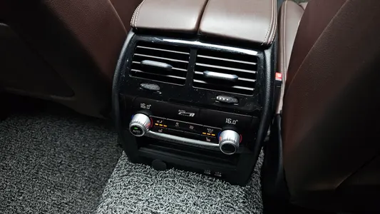 BMW 5 Series (G30) 530i M 2019 32