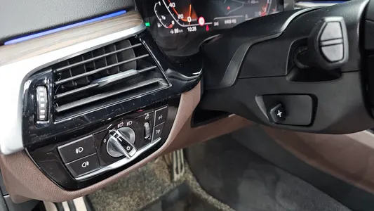 BMW 5 Series (G30) 530i M 2019 27