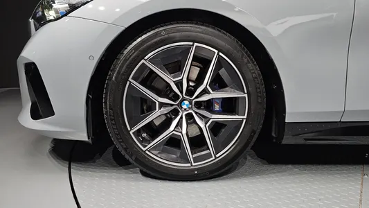 BMW 5 Series (G60) 520i M 2025 5