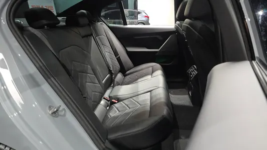 BMW 5 Series (G60) 520i M 2025 12
