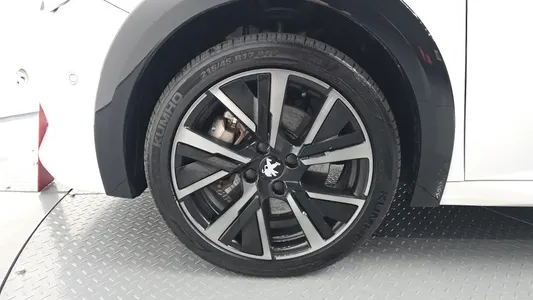 Peugeot e-208 2 GT 2023 5