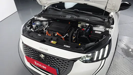 Peugeot e-208 2 GT 2023 6