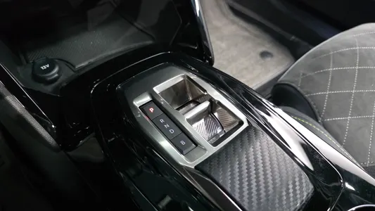 Peugeot e-208 2 GT 2023 9