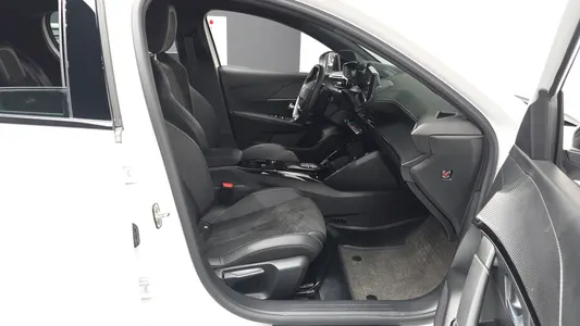 Peugeot e-208 2 GT 2023 11
