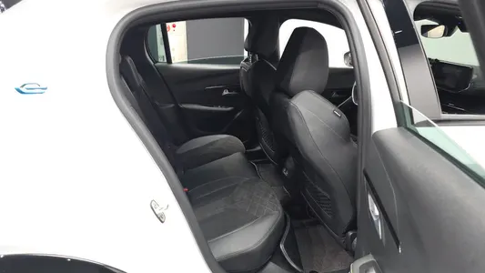 Peugeot e-208 2 GT 2023 12