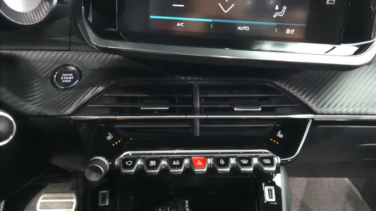 Peugeot e-208 2 GT 2023 16