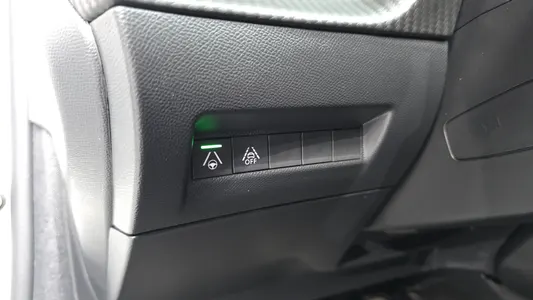 Peugeot e-208 2 GT 2023 18
