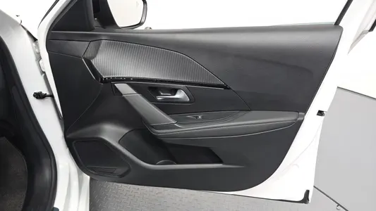 Peugeot e-208 2 GT 2023 24