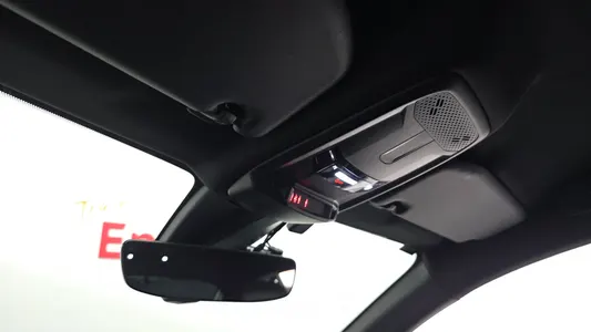 Peugeot e-208 2 GT 2023 27