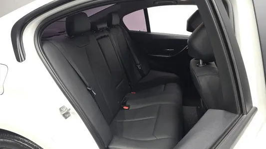 BMW 3 Series (F30) 320d xDrive 2013 11