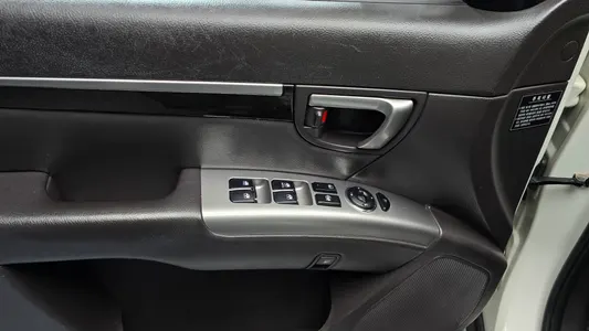 Hyundai CM 2WD(2.0 e-VGT) MLX 2011 17