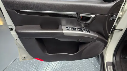 Hyundai CM 2WD(2.0 e-VGT) MLX 2011 24