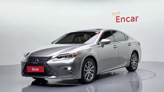 Lexus ES300h + 2018