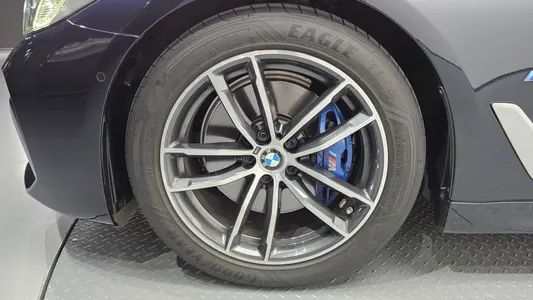 BMW 5 Series (G30) 520i M 2023 5