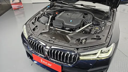 BMW 5 Series (G30) 520i M 2023 6