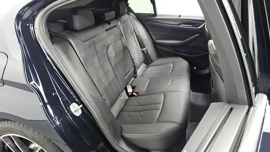 BMW 5 Series (G30) 520i M 2023 11