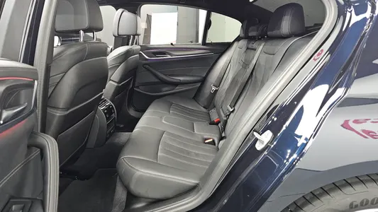 BMW 5 Series (G30) 520i M 2023 12