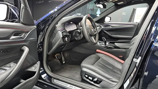 BMW 5 Series (G30) 520i M 2023 10