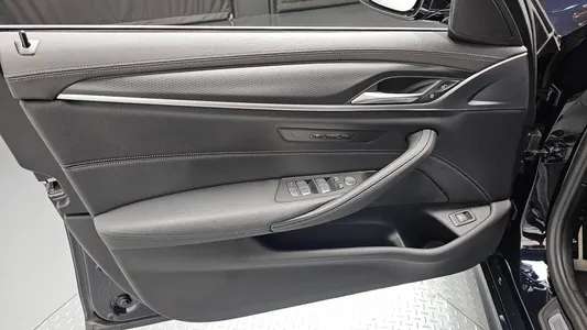 BMW 5 Series (G30) 520i M 2023 24