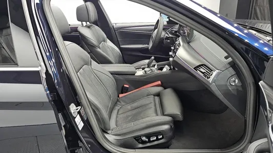 BMW 5 Series (G30) 520i M 2023 26