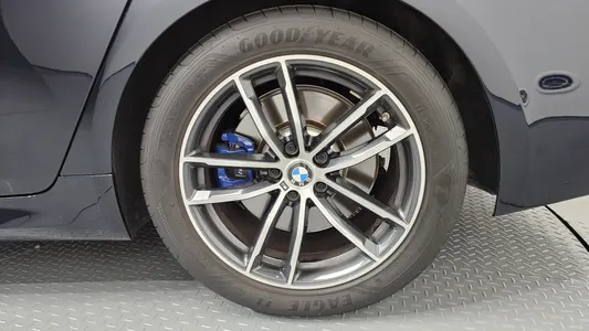 BMW 5 Series (G30) 520i M 2023 21