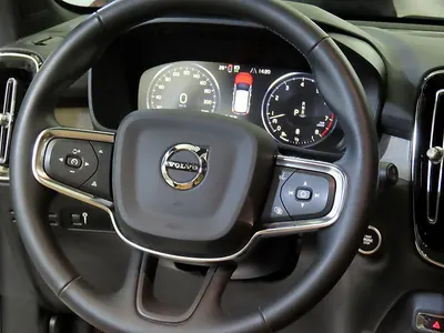 Volvo XC40 B4 2022 8