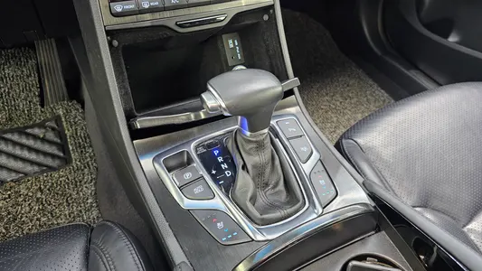 Hyundai Grandeur HG HG220 2016 9