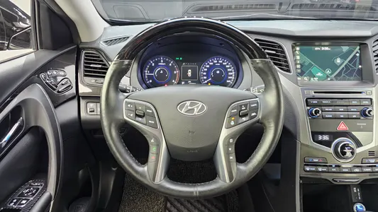 Hyundai Grandeur HG HG220 2016 13