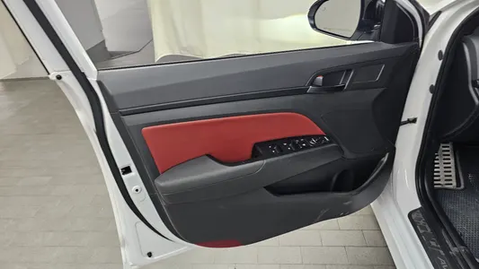 Hyundai AD 1.6 2016 24