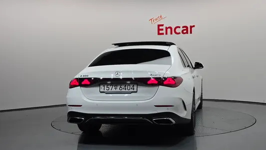 Mercedes-Benz E-Class W214 E300 4MATIC AMG Line 2024 4