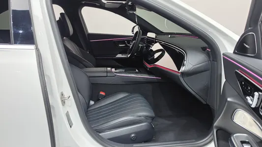 Mercedes-Benz E-Class W214 E300 4MATIC AMG Line 2024 26