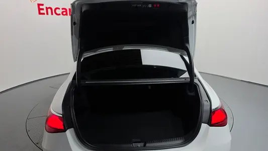 Mercedes-Benz E-Class W214 E300 4MATIC AMG Line 2024 27