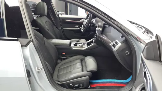 BMW 4 Series (G22) 420i M 2025 26