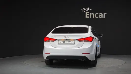 Hyundai 아반떼 1.6 GDi 2014 4