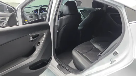 Hyundai 아반떼 1.6 GDi 2014 11