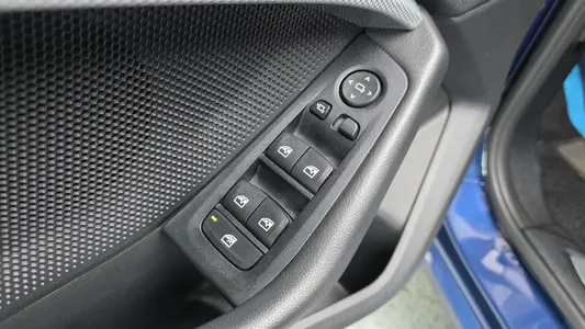 BMW 1 Series (F40) 118d 2021 14