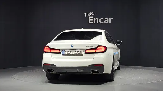 BMW 5 Series (G30) 530e M 2022 4