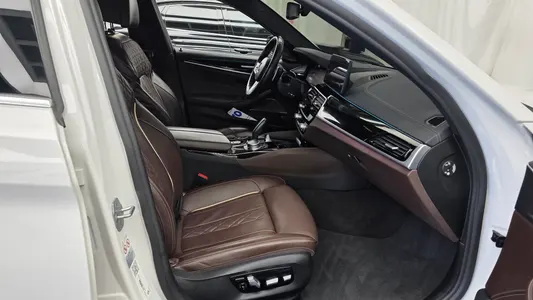 BMW 5 Series (G30) 530e M 2022 11