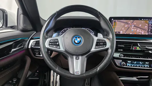 BMW 5 Series (G30) 530e M 2022 13