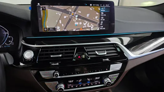BMW 5 Series (G30) 530e M 2022 14