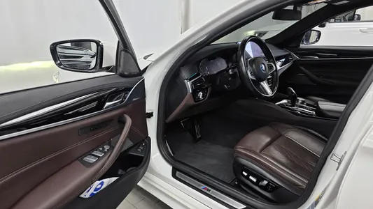 BMW 5 Series (G30) 530e M 2022 10