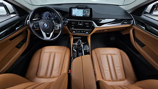 BMW 5 Series (G30) 520i 2018 7