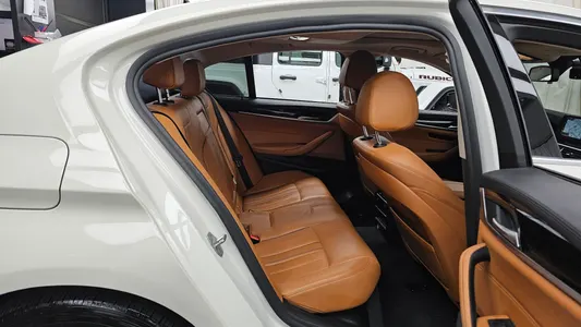 BMW 5 Series (G30) 520i 2018 12