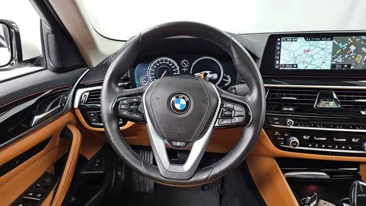 BMW 5 Series (G30) 520i 2018 13